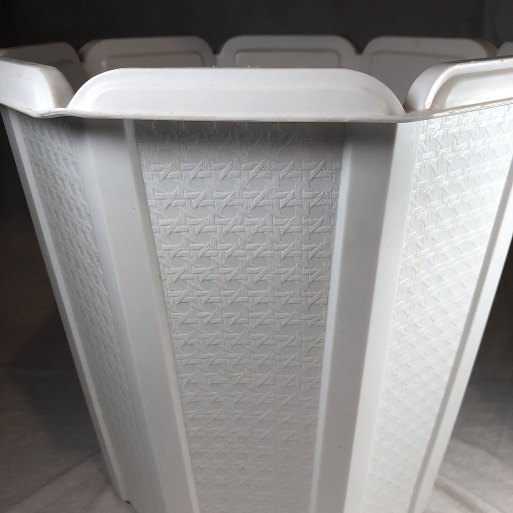 Rubbermaid Plastic Retro White Basketweave Trash Can Small Wastebasket Wicker - Picture 2 of 8